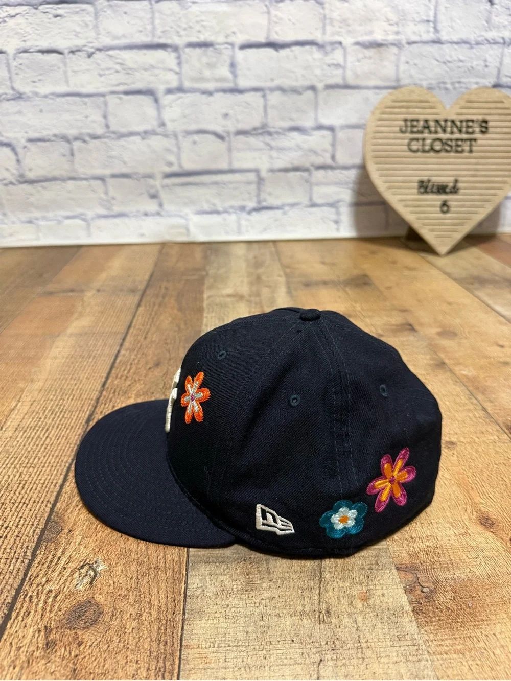 New York Yankees New Era Navy Chain Stitch Floral Daisy 59FIFTY - Fitted Hat
Siz - Picture 6 of 7